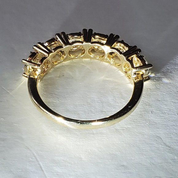 Brand new 14K beautiful wedding band - Picture 7 of 10